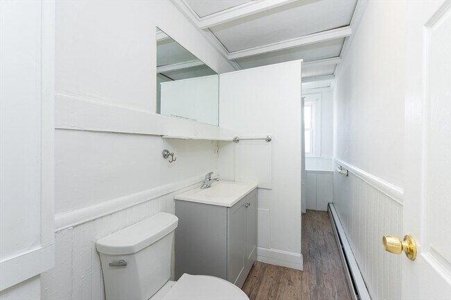 Building Photo - 26 Wilson St