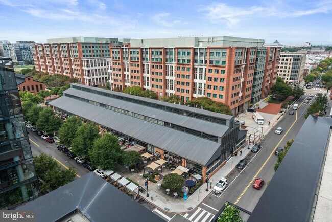 Building Photo - 1300 4th St SE