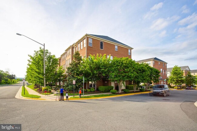Building Photo - 15426 Rosemont Manor Dr