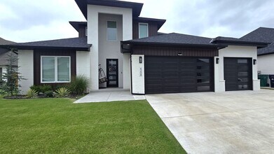 Building Photo - Stunning 4 Bedroom in Edmond