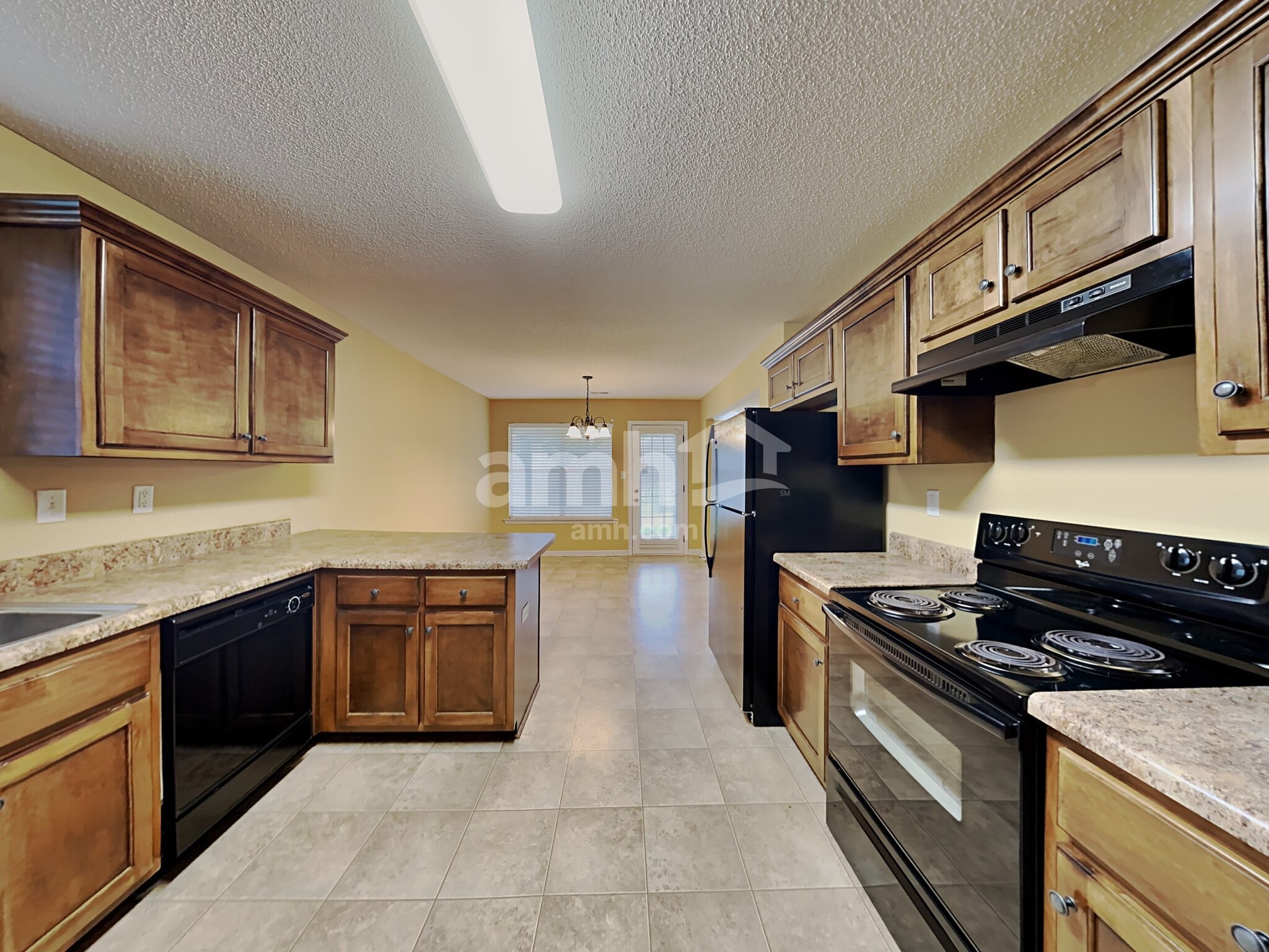 Building Photo - 3233 Peachtree Dr