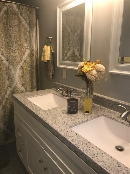 Building Photo - 11 Indian Lake Pky