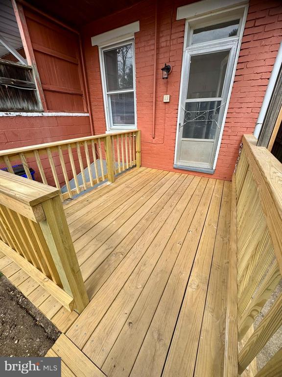 Building Photo - 112 E 3rd St