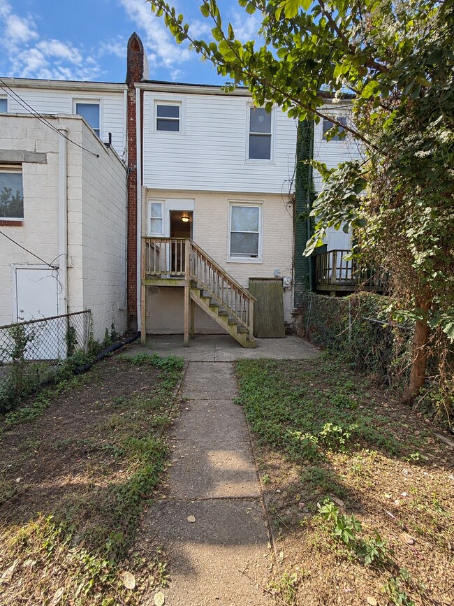 Building Photo - 3326 Lyndale Ave