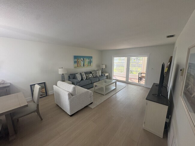 Building Photo - 607 Fair Winds Dr