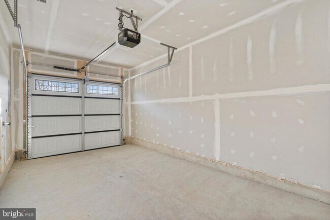 Building Photo - 7430 Fern Gully Way