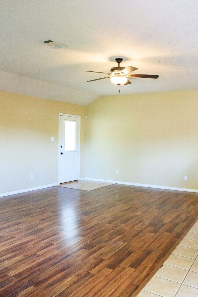 Building Photo - 9550 Thousand Oaks Loop