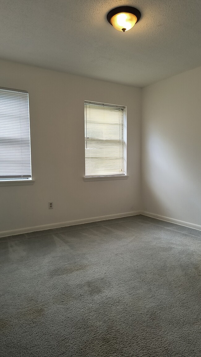 Building Photo - 1205 Ruby Dr