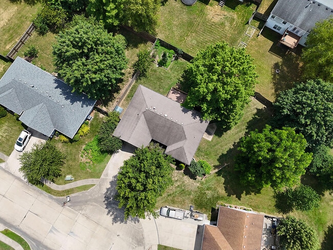 Building Photo - 1302 Look Out Ct