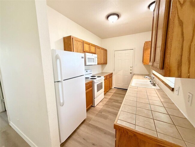 Building Photo - 200 Sandstone Dr