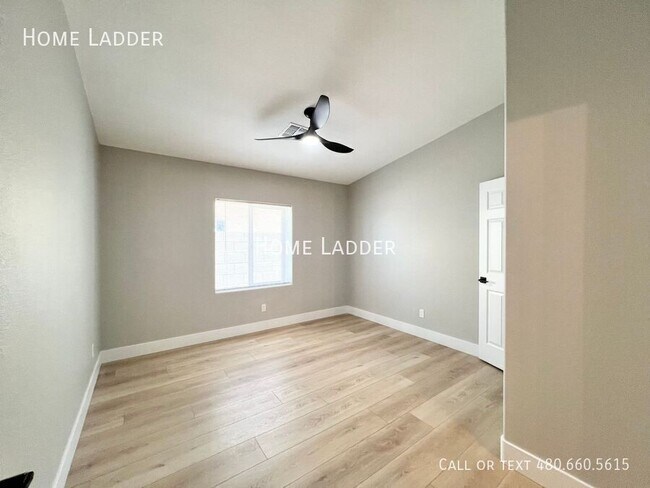 Building Photo - 1124 E Polk St