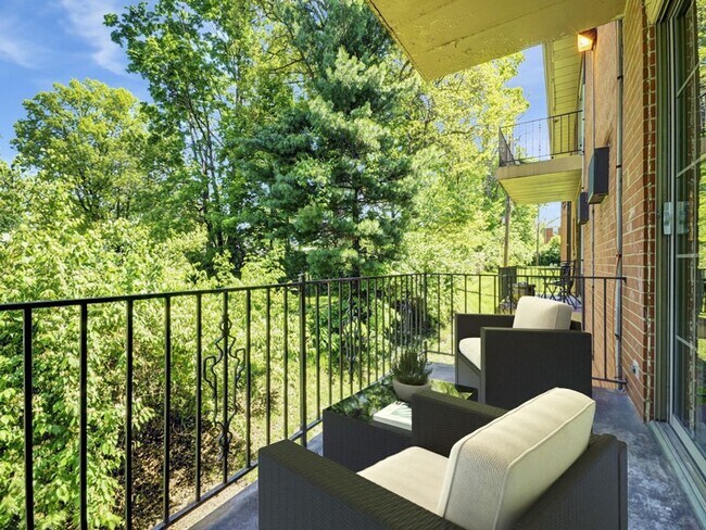 Building Photo - Spacious 2-Bedroom Apartments at Groesbeck...