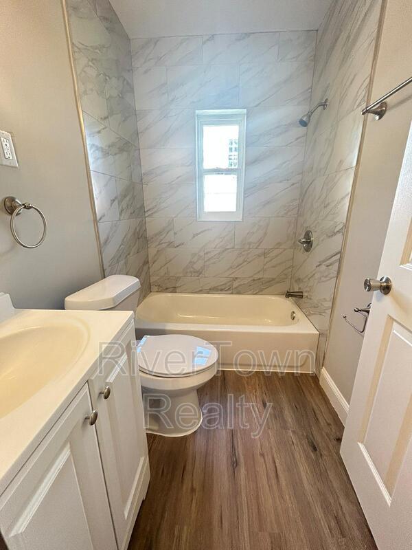 Building Photo - 2142 Henry Cir