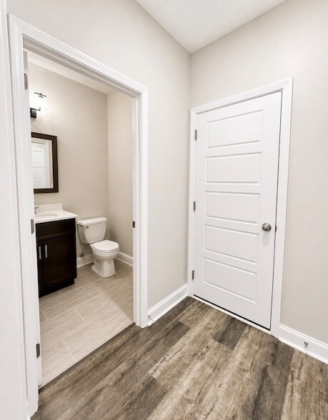Building Photo - 451 Kinslow Ct