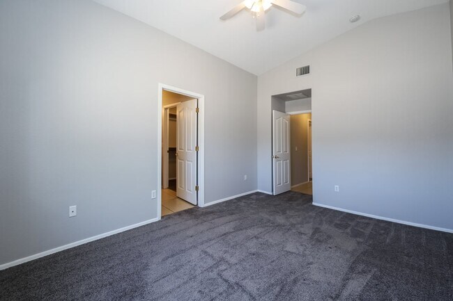 Building Photo - 6807 W Quailwood Way