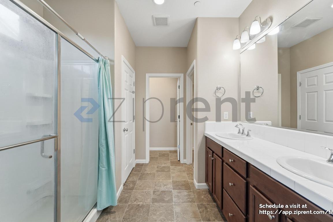 Building Photo - 4607 N Casey Ave