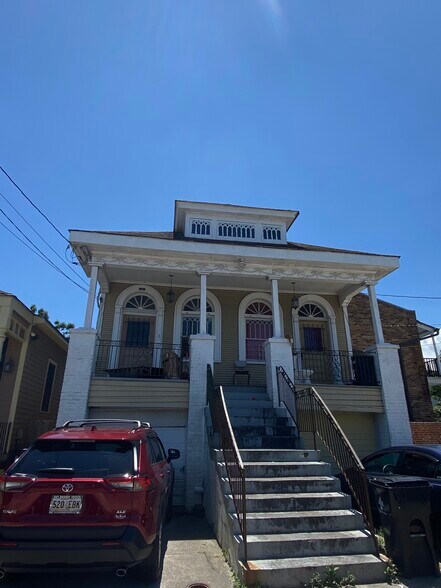 Building Photo - 320 S Dupre St