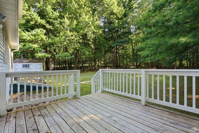 Building Photo - 59 Crystal Ct