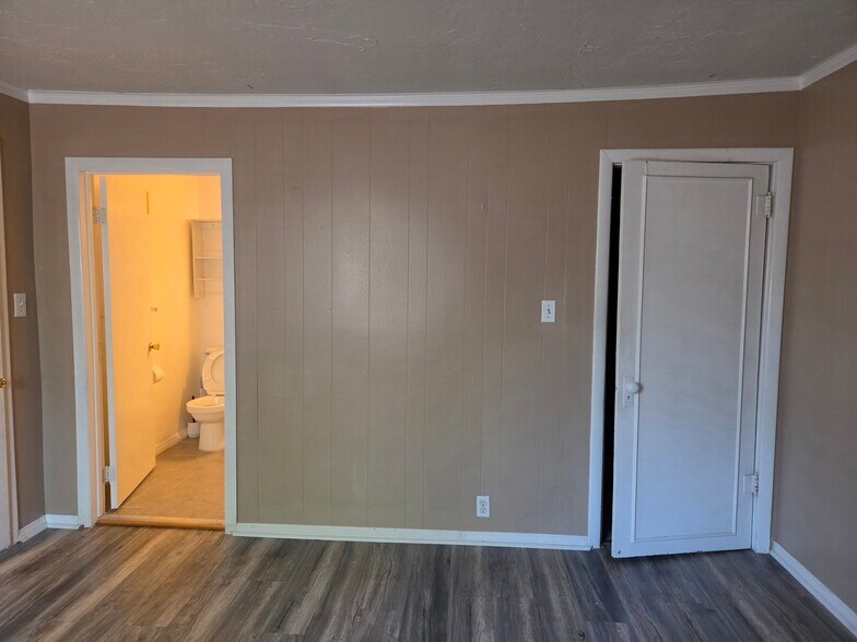 Building Photo - 1308 W Fern Dr