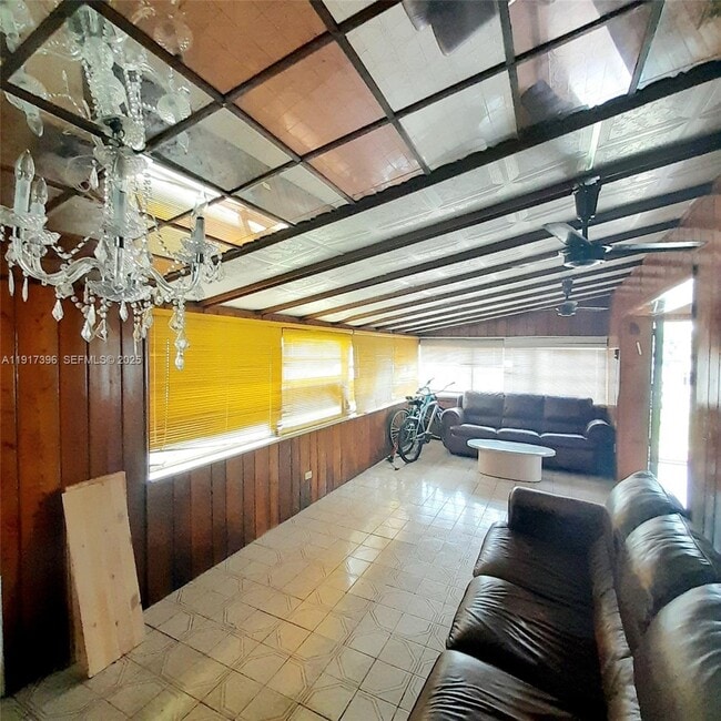 Building Photo - 1830 NE 175th St