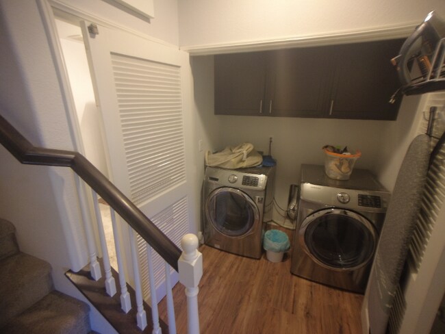 Building Photo - 1460 Mockingbird Ct