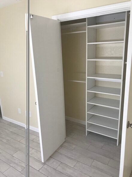 Building Photo - 7881 Hyssop Dr