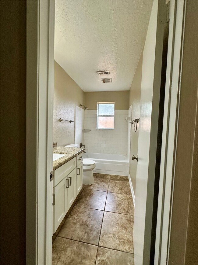 Building Photo - 1111 E Brompton Dr