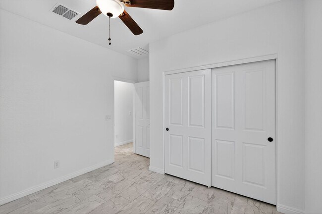 Building Photo - Spacious 4BR House in Goodyear