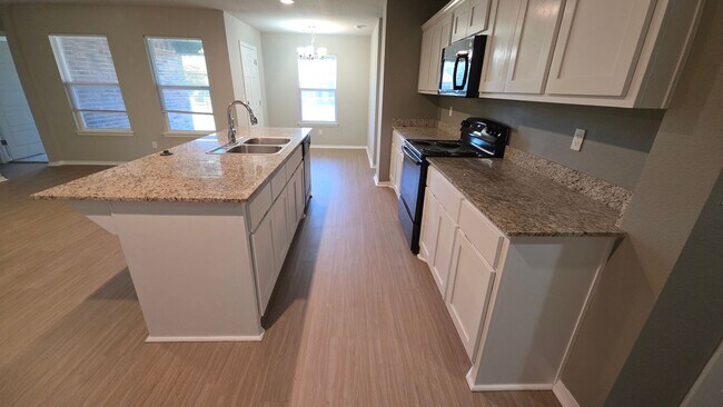 Building Photo - Great newer 3 bed 2 bath duplex.