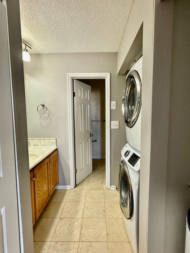 Building Photo - 2BD/2BA Condo in Greenbrier Neighborhood of Chesapeake - Backs up to Golf Course, Walking Trails!