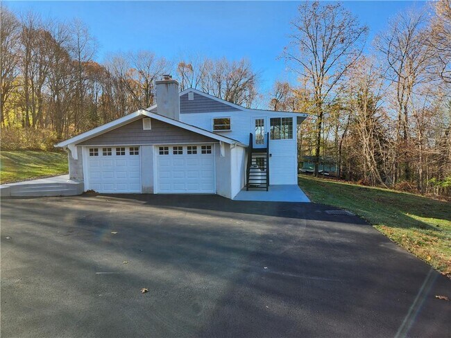 Building Photo - 19 Ridgeview Rd