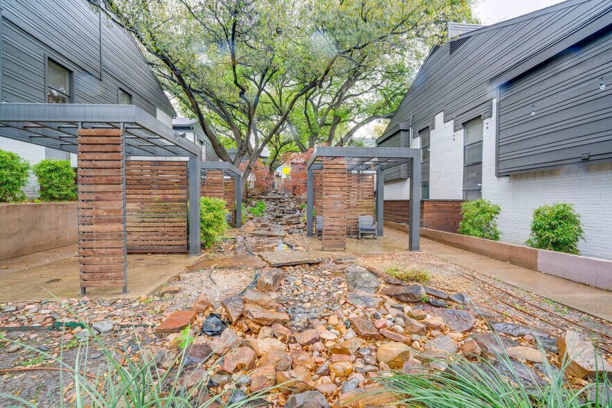 Building Photo - 9763 Audelia Rd