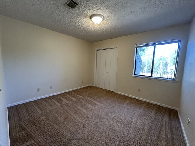 Building Photo - Condo for Rent