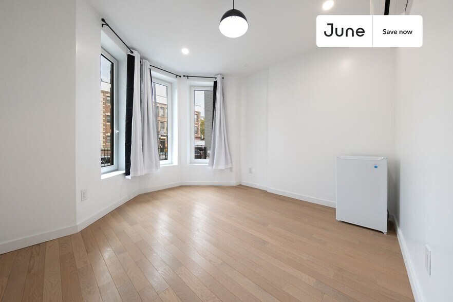 Building Photo - 624 E 17th St