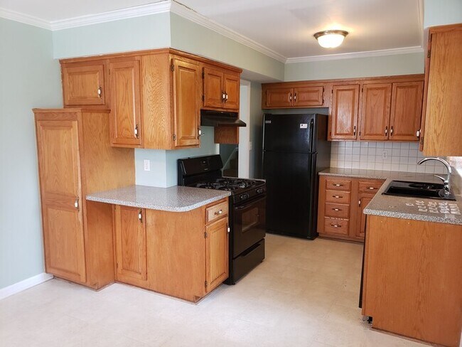 Building Photo - Beautiful 3 Bed Home in KCMO - Coming SOON!!