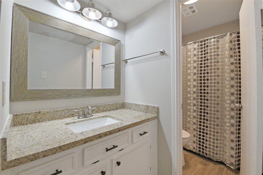 Building Photo - 4500 Sherwood Ln