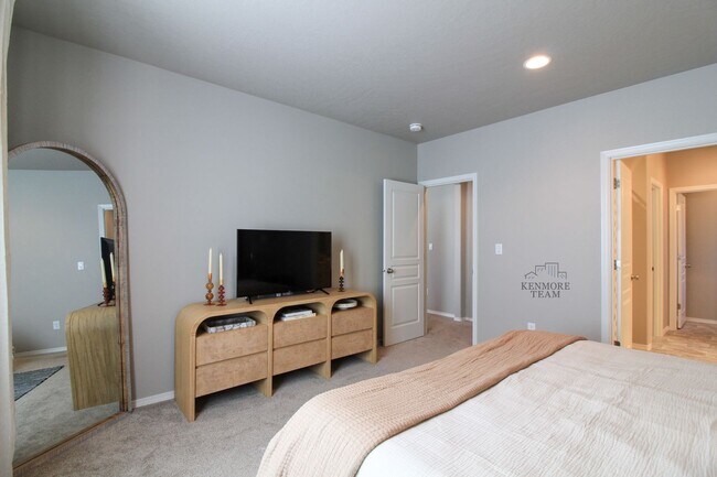 Building Photo - FURNISHED: 3 Bedroom, 2 Bath Home in South Richland