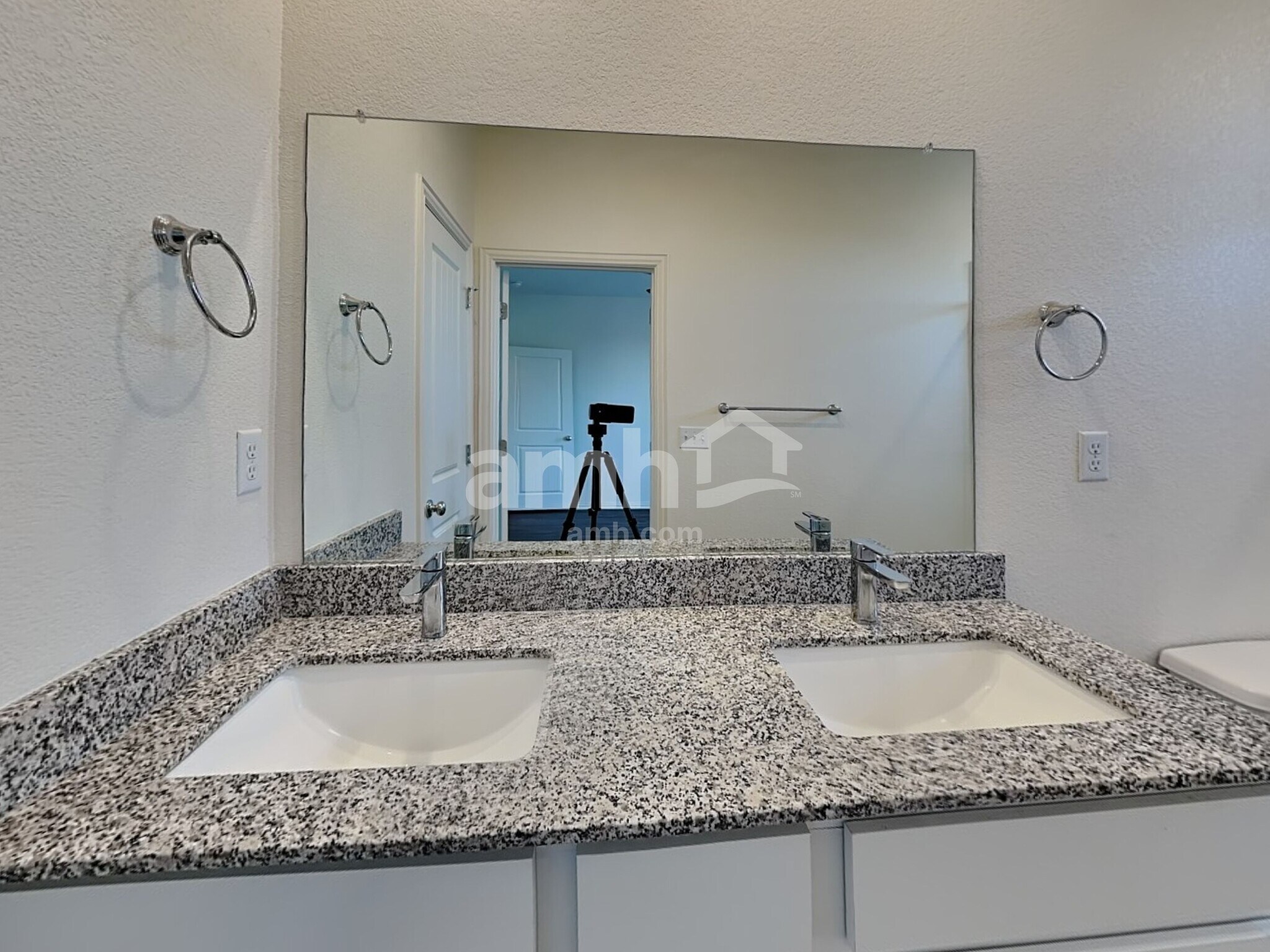Building Photo - 171 Pebble Creek Run