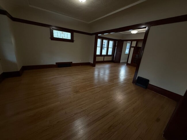 Primary Photo - 1005-1007 South 58th Street