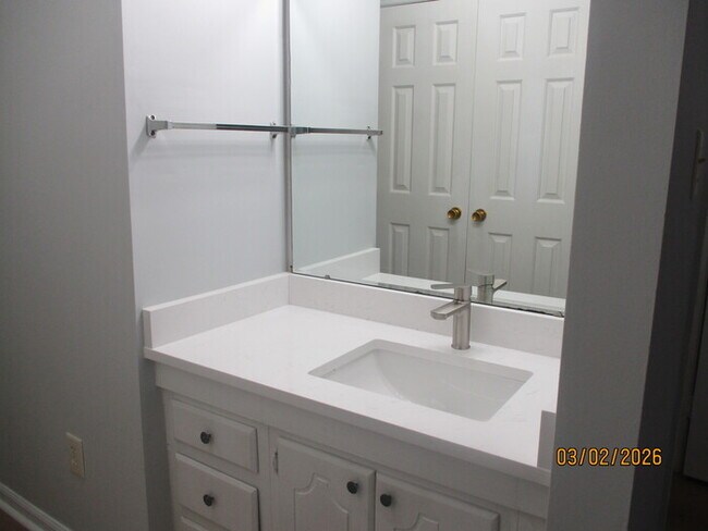 Building Photo - 107 Carriage House Dr