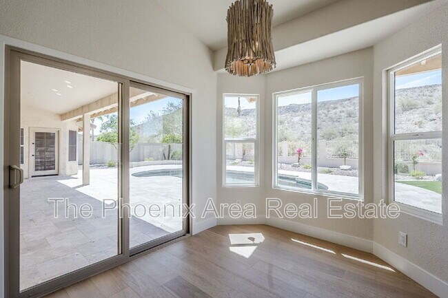Building Photo - 1531 E Silverwood Dr