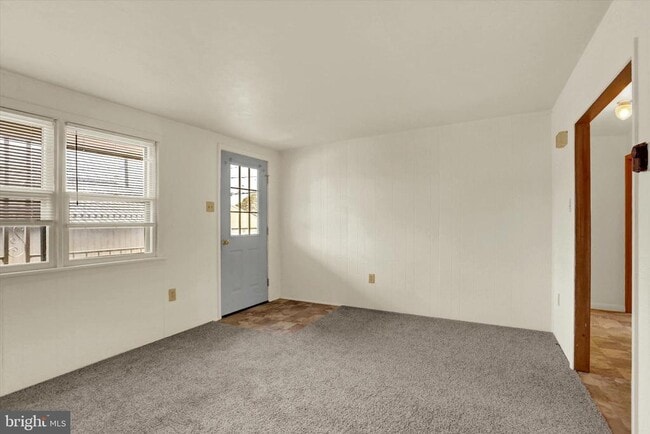 Building Photo - 105 W Main St