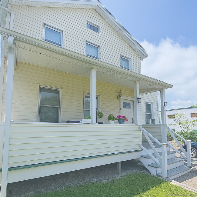 Primary Photo - 8 Armonk St