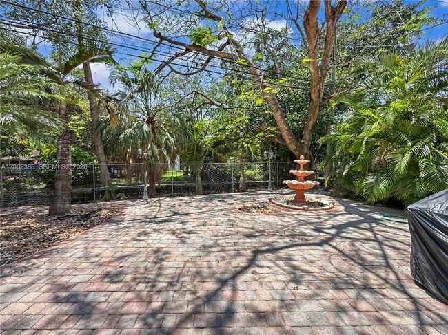 Building Photo - 6714 N Waterway Dr