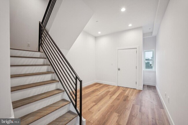 Building Photo - 1255 Leopard St