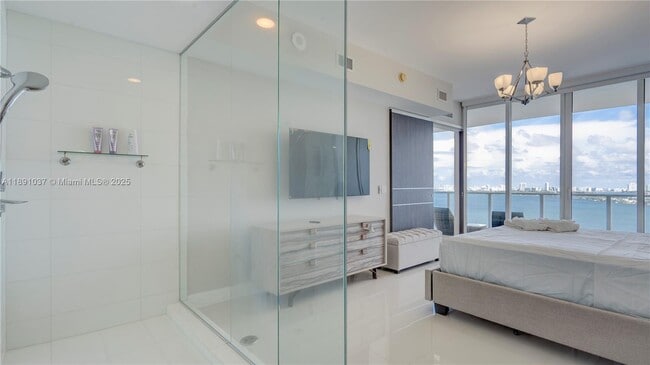 Building Photo - 2020 N Bayshore Dr