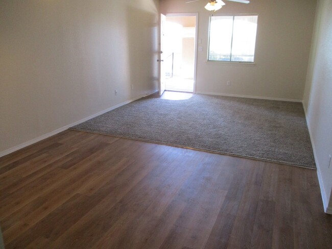 Building Photo - "Charming 2-Bed, 2-Bath Gem in El Paso – 1...