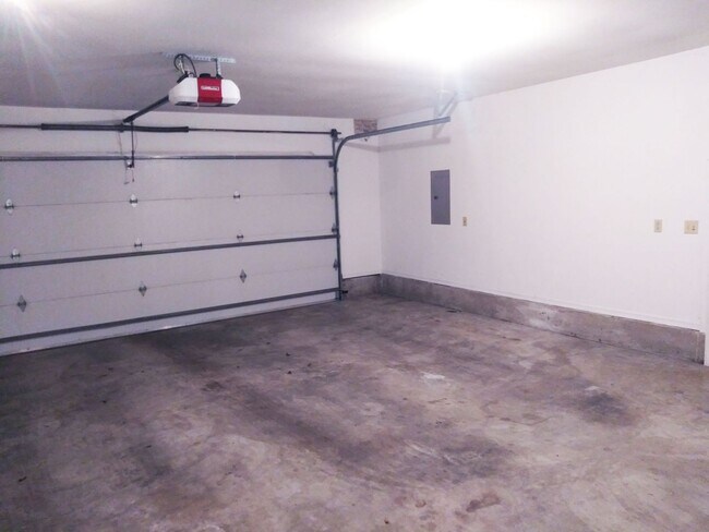 Building Photo - ***PENDING APPLICATION***Single Level 3 Bedroom, 2.5 Bath Spacious Home For Rent in Port Ludlow!