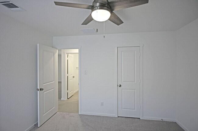 Building Photo - 227 Zyra Ave