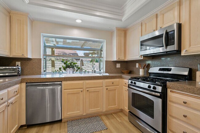Building Photo - Beautiful Furnished Home in Seaside Villas Near Doheny Beach!